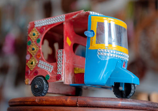 istock handicrafts frem swat 1299073616
