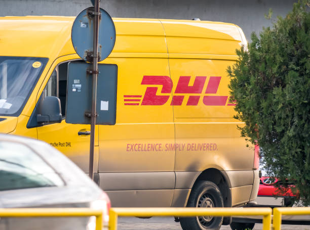 dhl international courier van in traffci on the streets of bucharest. - driving delivery van global business dhl imagens e fotografias de stock