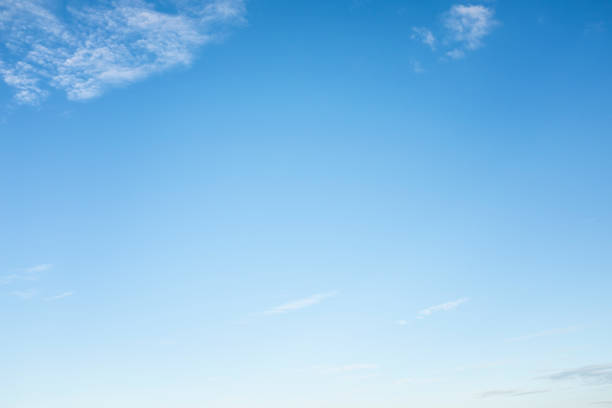 cielo azul - freedom cloud cloudscape meteorology fotografías e imágenes de stock