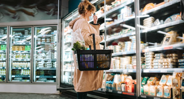 istock Shopping grocery during pandemic 1299097555