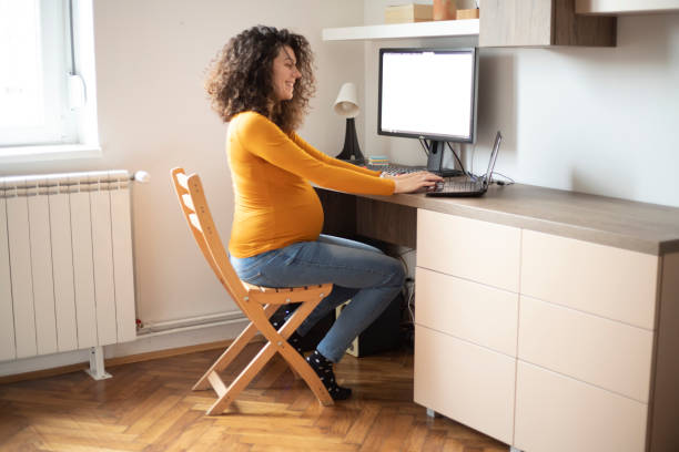 istock Pregnant woman working from home 1299103241