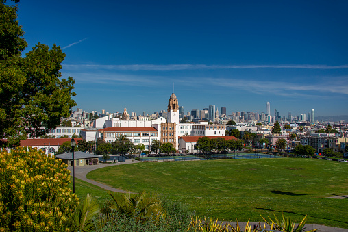 The skyline of San Francisco and the Mission High School, seen from Dolores Park in the Mission District.