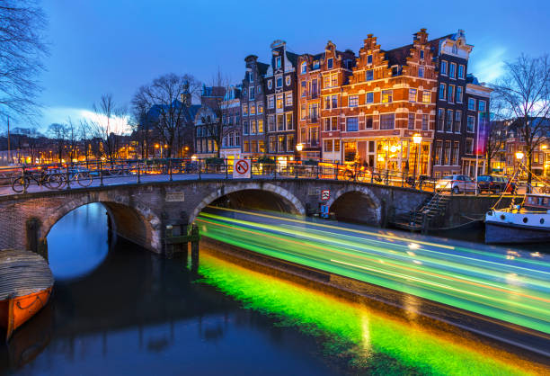 amsterdam ruhigen kanal szene, niederlande - keizersgracht stock-fotos und bilder