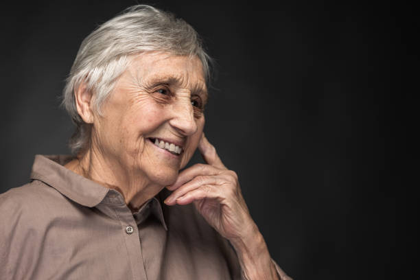 portrait of 89 year old woman - 80 year old imagens e fotografias de stock