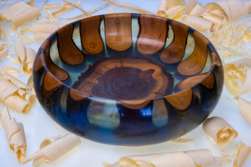 Bowls to which epoxy is added, made by hand on a wooden lathe