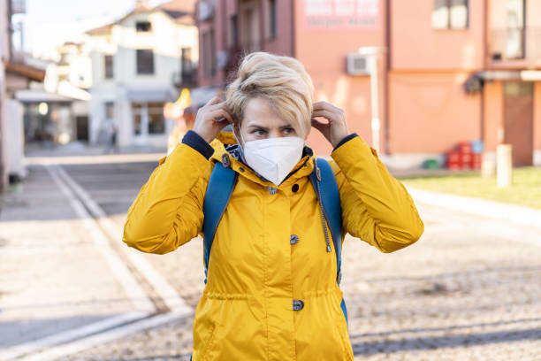 istock Short hair woman wearing protective FFP2 mask 1299185637