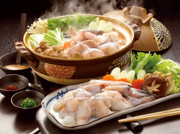 It is a hot pot dish that uses anglerfish as its main ingredient and is widely eaten in eastern Japan as a typical hot pot dish in winter.