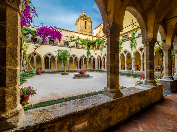 igreja são francisco de assis em sorrento - cloister - fotografias e filmes do acervo