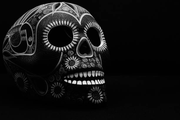 Mexican catrina black and white Black and white picture of a mexican catrina with black backgroung. The Skull is lookig to the left. mexico state photos stock pictures, royalty-free photos & images