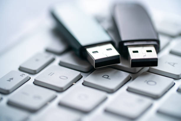 Flash drives on the computer keyboard Flash drives on the computer keyboard usb stick photos stock pictures, royalty-free photos & images