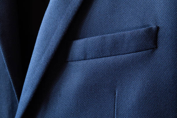 フォーマルなダークブルーウールスーツ生地のテクスチャの詳細と品質ショットと高解像度。ライトと影の周囲の下でフロントポケットの装飾で。背景や壁紙に最適です。 - tailor suit textile fashion ストックフォトと画像