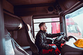 lkw-fahrer-bereit-f%C3%BCr-die-reise.jpg