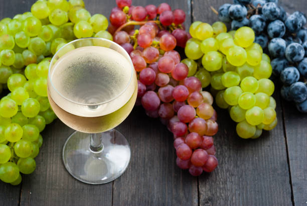 white wine, grape on black table - grape green red purple imagens e fotografias de stock