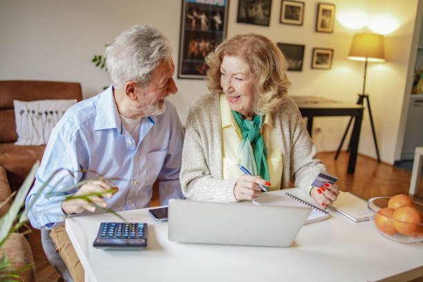 istock Seniors are planning home budget 1299333349