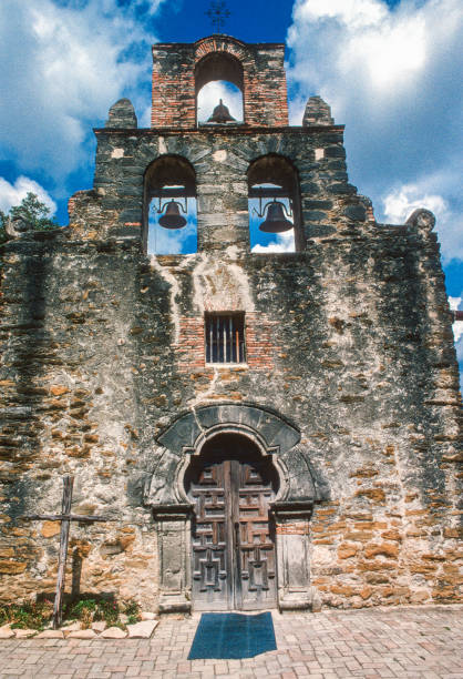 istock San Antonio Missions NHP - San Francisco Espada Vertical - 2002 1299351372