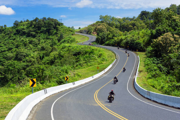 дорога над горами - thailand forest outdoors winding road стоковые фото и изображения