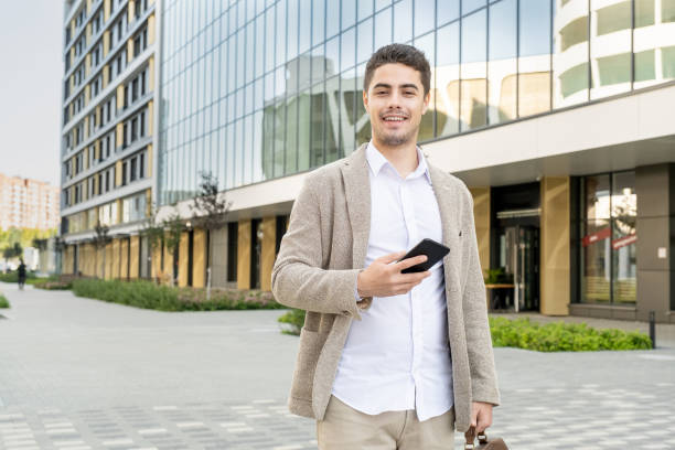 istock Blogger with phone n the city 1299394680