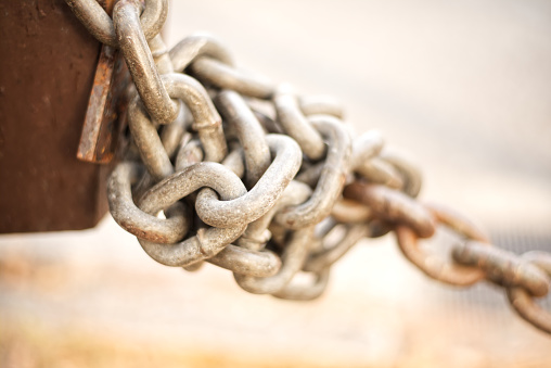 A chain is entangled.
