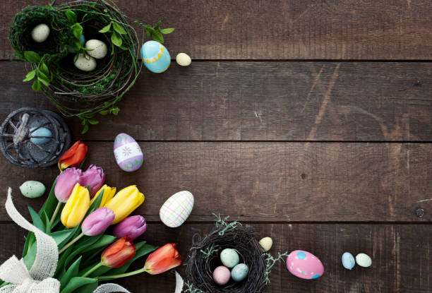 easter spring tulips frame rustic background - easter easter egg eggs spring imagens e fotografias de stock