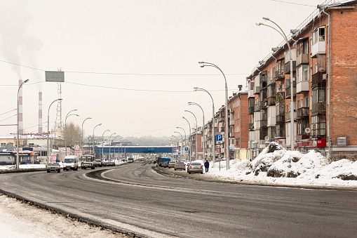 ケメロヴォロシア 市内の2019年早春3月クズネツキー大通り煙突を離れて カラー画像のストックフォトや画像を多数ご用意 カラー画像