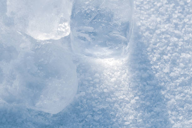 砕��いた氷片自然な冬の背景クローズアップ。 - ice crushed ice crushed textured ストックフォトと画像