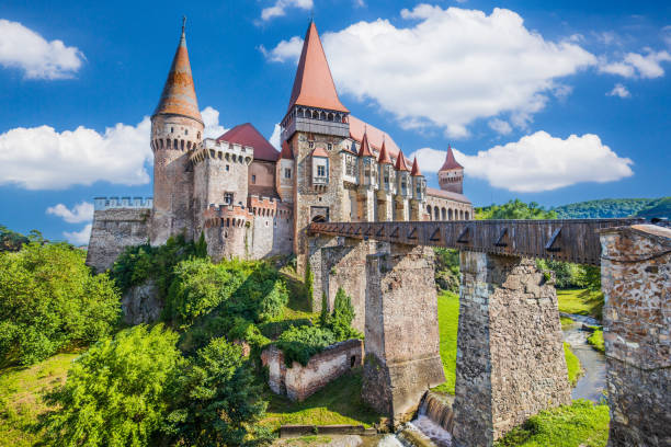 transilvania, rumania - hunyad castle fotografías e imágenes de stock