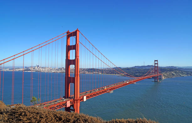 знаменитый ориентир красный мост золотые ворота сан-франциско, калифорния, сша, сша - видно из батареи спенсер - путешествия и экскурсии кон� - gold gate bridge san francisco county стоковые фото и изображения