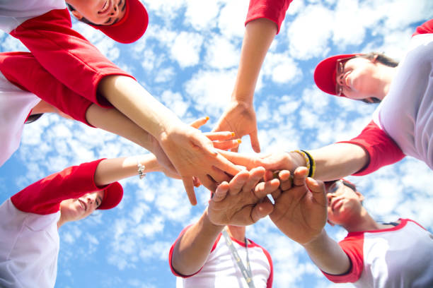 femenil baseball-team, feiern - baseball und softball nachwuchsliga stock-fotos und bilder