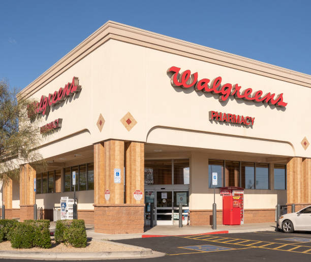 Walgreens Scottsdale,Az USA 1.21.21 Walgreens has provided more than 1.3 million COVID-19 vaccinations as part of state and local jurisdiction distribution plans. walgreens stock pictures, royalty-free photos & images