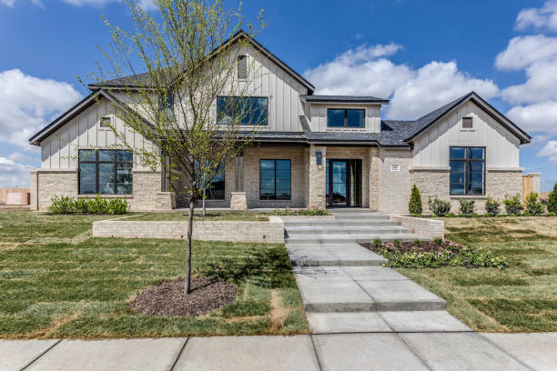 istock Elongated steps up to front door and porch 1299664501