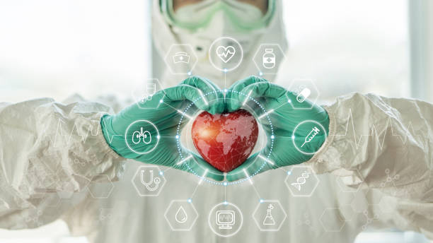 医療技術、グローバルヘルス技術、世界心臓健康デーコンセプト、心臓専門医によるcovid-19保護のための心臓センターの研究用心臓研究所で心臓を保持 - surgery catheter cardiac catheterization hospital ストックフォトと画像