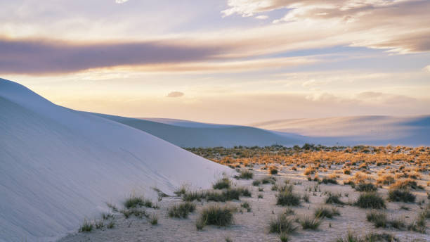 new mexico sunset panorama white sands desert dunes usa - monumento nacional de white sands fotografías e imágenes de stock