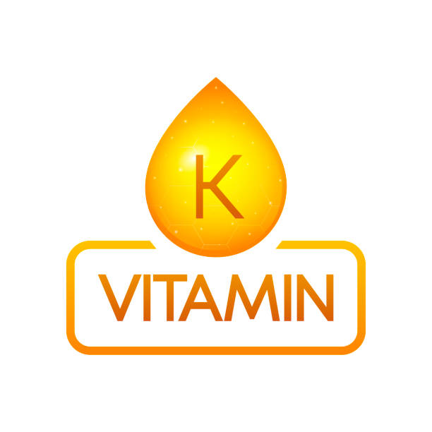 ilustraciones, imágenes clip art, dibujos animados e iconos de stock de estandarte de gota de vitamina k izolado sobre fondo blanco. ilustración vectorial. - capsule vitamin pill letter k medicine