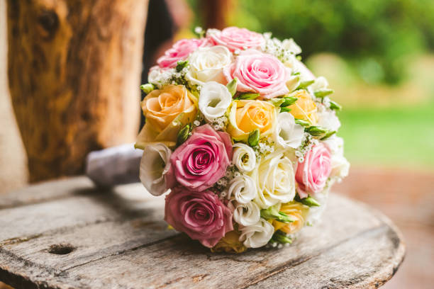 bouquet rose de mariage - champagne wedding pink petal photos et images de collection