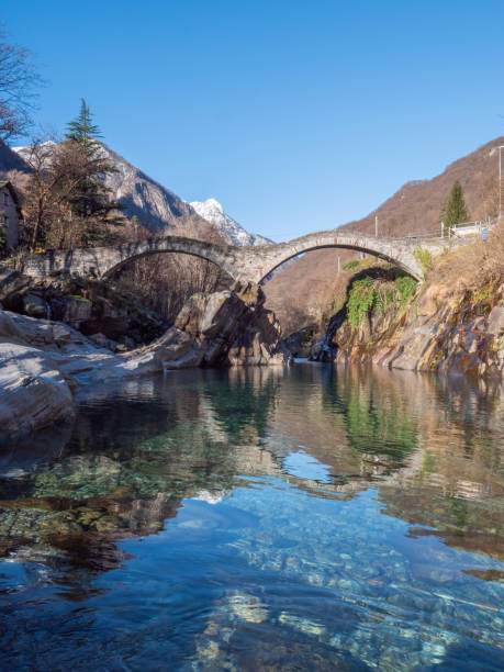 verzasca river and roman bridge - riverbed switzerland valley stone imagens e fotografias de stock