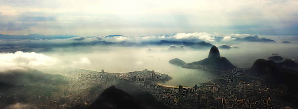 コルコバード、リオデジャネイロ、ブラジルからのリオビュー。 - rio de janeiro brazil landscape urban scene ストックフォトと画像