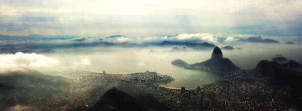 вид на рио из корковадо, рио-де- - rio de janeiro brazil landscape urban scene стоковые фото и изображения