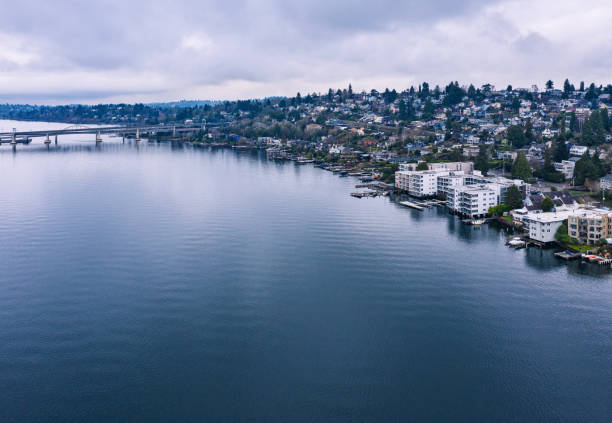 istock I-90 Floating Bridge from Mercer Island to Seattle 1299832051