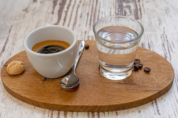 tazza di espresso e bicchiere d'acqua - coffee hot drink cup teaspoon foto e immagini stock