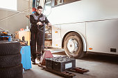 elektriker-wartet-den-bus.jpg?b=1&s=170x170&k=20&c=Lgw3hRP3PWf0XS83fBZPYHl3P1vayWJxrOInpreyp8w=