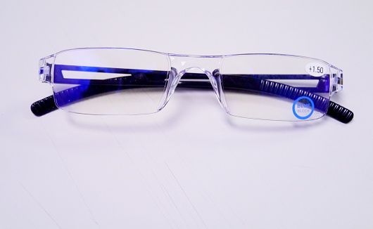 Close-up glasses for Prevent Computer Vision Syndrome or Eye protection