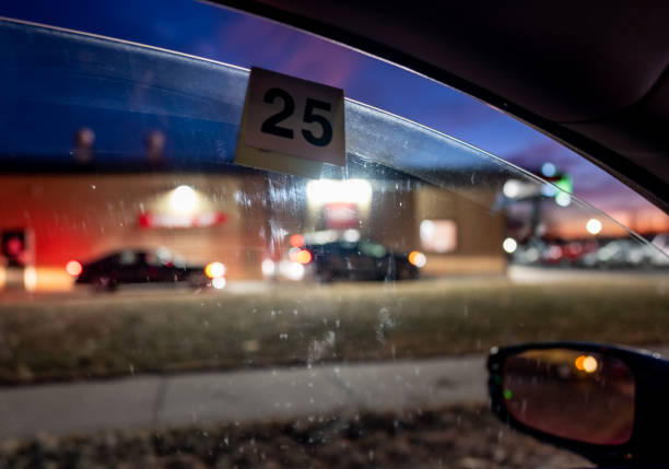 Pandemic fast food ordering and pickup with no indoor seating available