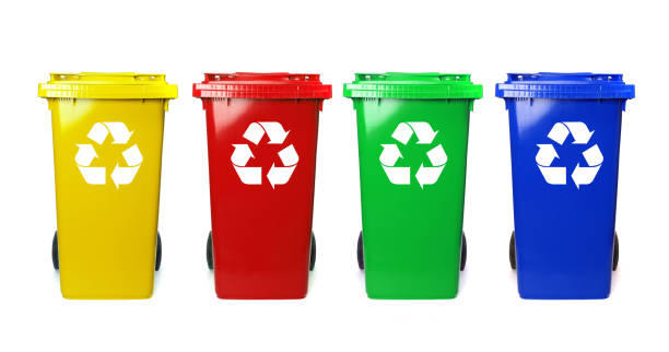 흰색에 4 개의 다채로운 재활용 쓰레기통 - multi colored paper color image garbage 뉴스 사진 이미지