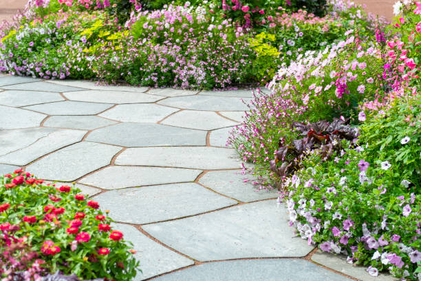 łupki i kwietniki w ogrodzie botanicznym - patio stone footpath formal garden zdjęcia i obrazy z banku zdjęć
