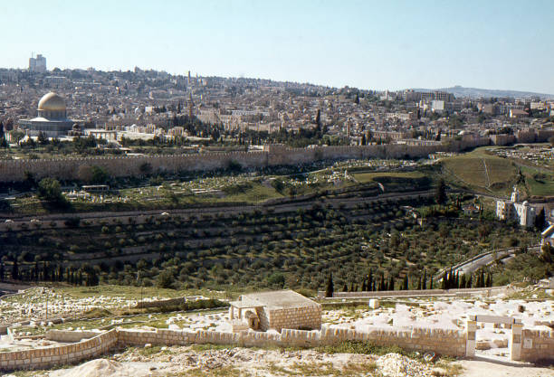 Jerusalem old city - view across Kirdon Valley A view across the historic old city from the mount of olives across the Kidron Valley to the temple mount. kidron valley stock pictures, royalty-free photos & images