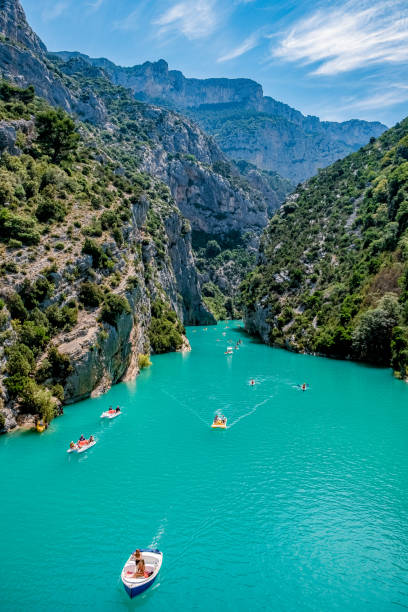 cliffy rocks of Verdon Gorge at lake of Sainte Croix, Provence, France, Provence Alpes Cote d Azur, blue green lake with boats in France Provence cliffy rocks of Verdon Gorge at lake of Sainte Croix, Provence, France, Provence Alpes Cote d Azur, blue green lake with boats in France Provence. Europe June 2020 alpes de haute provence photos stock pictures, royalty-free photos & images