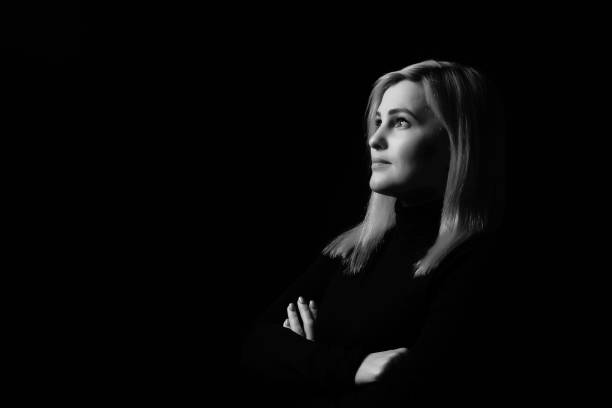 handsome business woman isolated on black with arms crossed - women business men beautiful imagens e fotografias de stock
