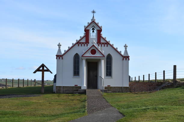 capela italiana de orkney construída por prisioneiros de guerra - scotland orkney islands chapel italian culture - fotografias e filmes do acervo