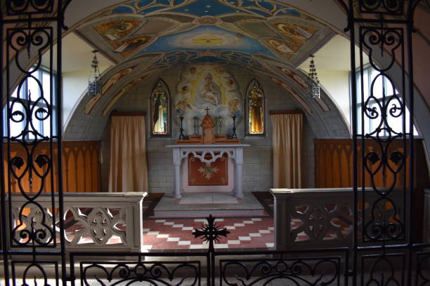 итальянская часовня оркнейских островов, построенная военнопленными - italian chapel стоковые фото и изображения