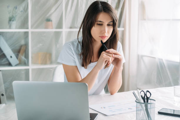 istock business shutdown lockdown unemployment woman move 1300052255
